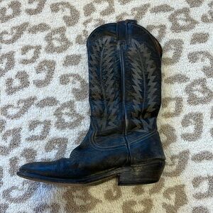 Brand Oak Tree Black Cowboy Boots. Size 6.5. Good Condition. Comfortable.